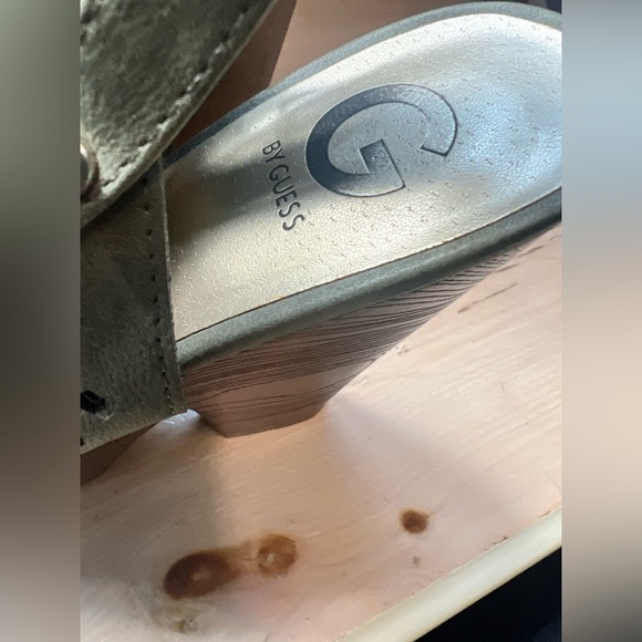 Guess Green Wedges with Modern Elegance - Picture 4 of 10